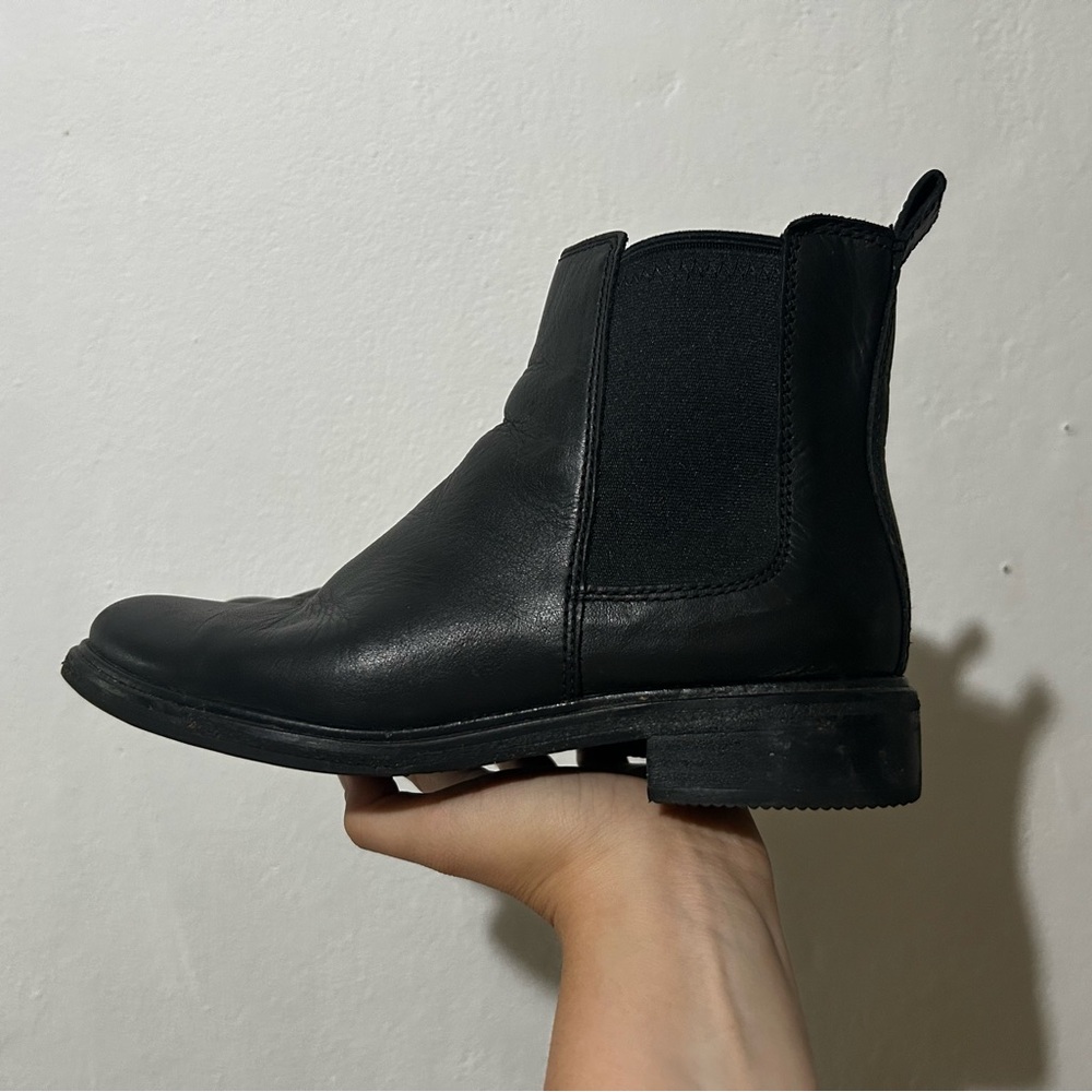 Clarks Black Leather Chelsea Boots Size US 7